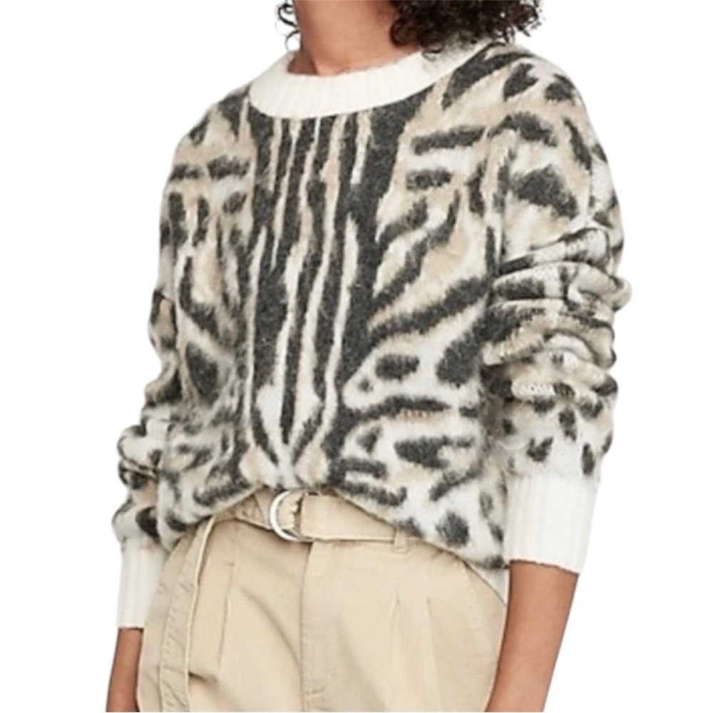 Express Animal Print
Oversized Pullover Sweater -
Excellent Condition Size S